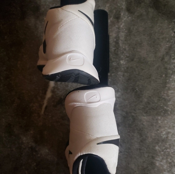 Zoom - Picture 3 of 7